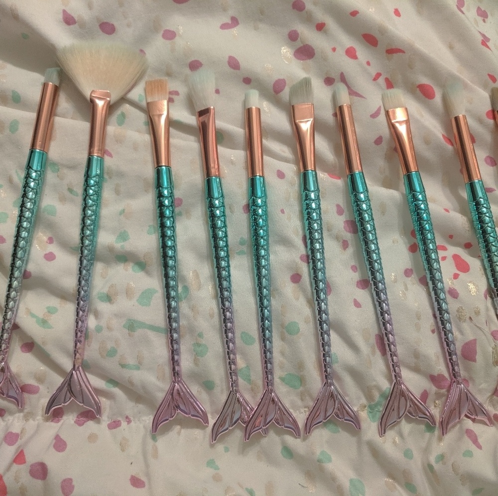 Mermaid makeup brushes